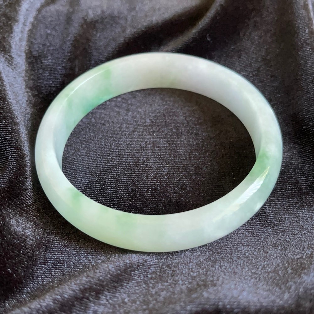 Jade bangle bracelet